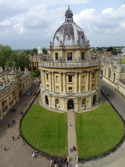 Modern 1-Bed Apartment, Plus Parking, Near Oxford And The Jr Exterior photo